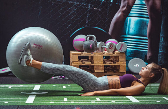 zena vjezba pilates 658x470